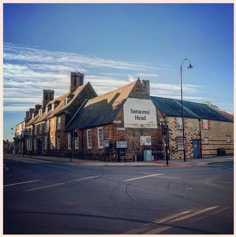 Saracens Head Hotel By Greene King Inns توسيستر المظهر الخارجي الصورة